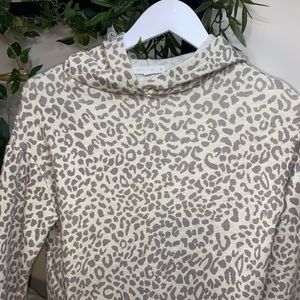 Anistar leopard print (cropped)hoodie.